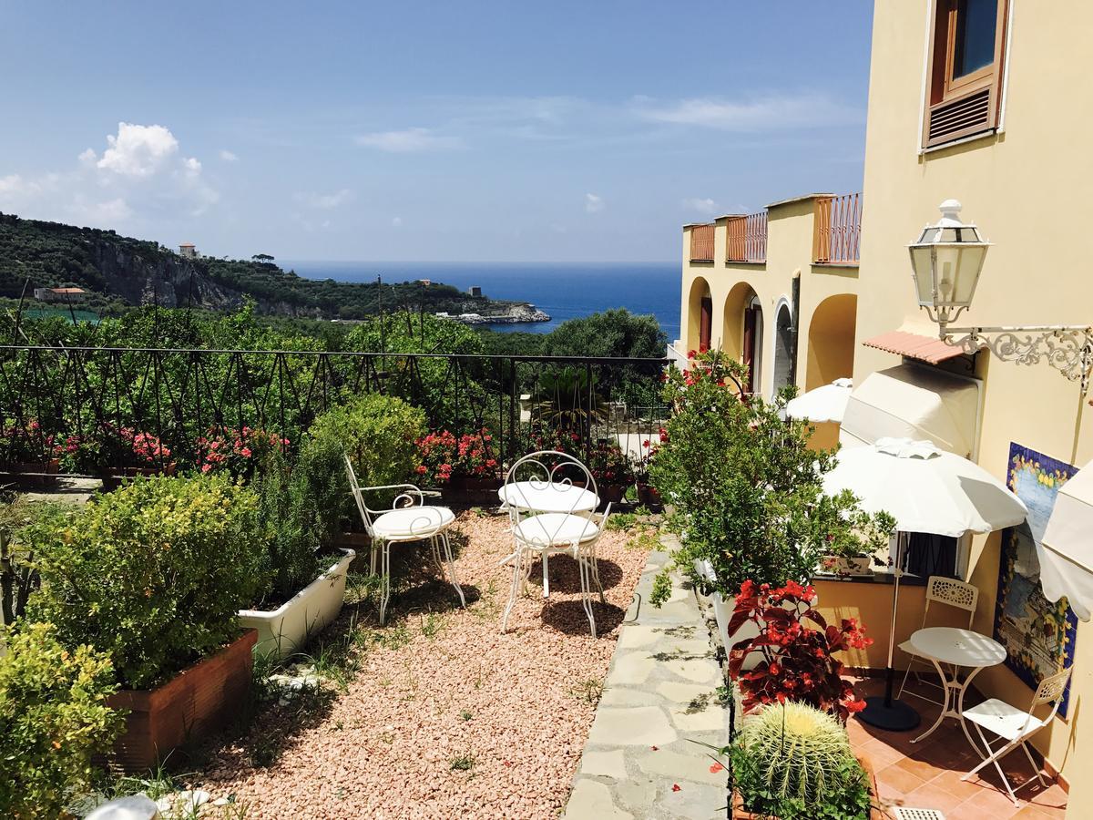 Faraglioni Di Sorrento Guesthouse Exterior photo